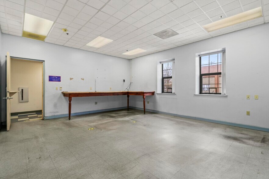 More Photos Of 315 Northampton St, Kingston Industrial For Sale