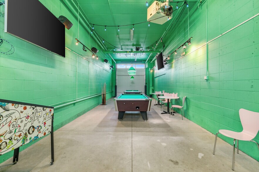 More Photos Of 2501 & 2519 Marshall St NE, Minneapolis Restaurant For Sale