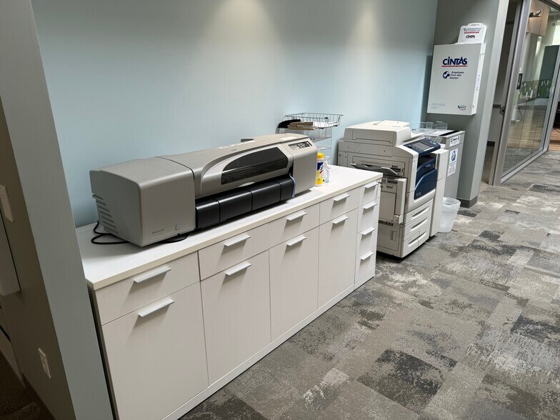 More Photos Of 185 N Wolfe Rd, Sunnyvale Research And Development For Lease