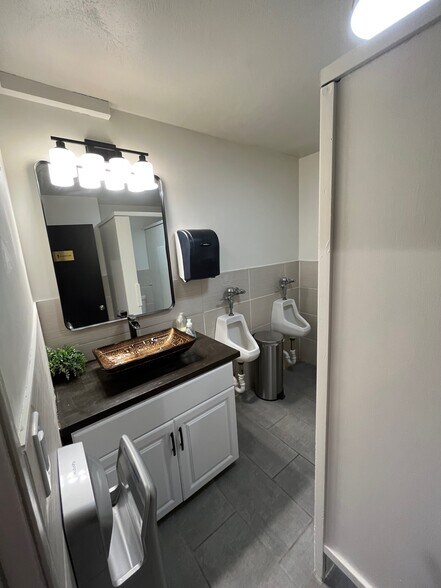 More Photos Of 357 E Center St, Manchester Office For Lease