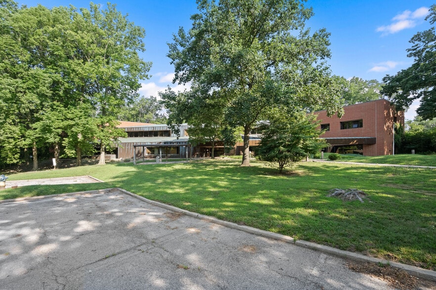 Primary Photo Of 1015 Michigan Ave, Logansport Flex For Sale