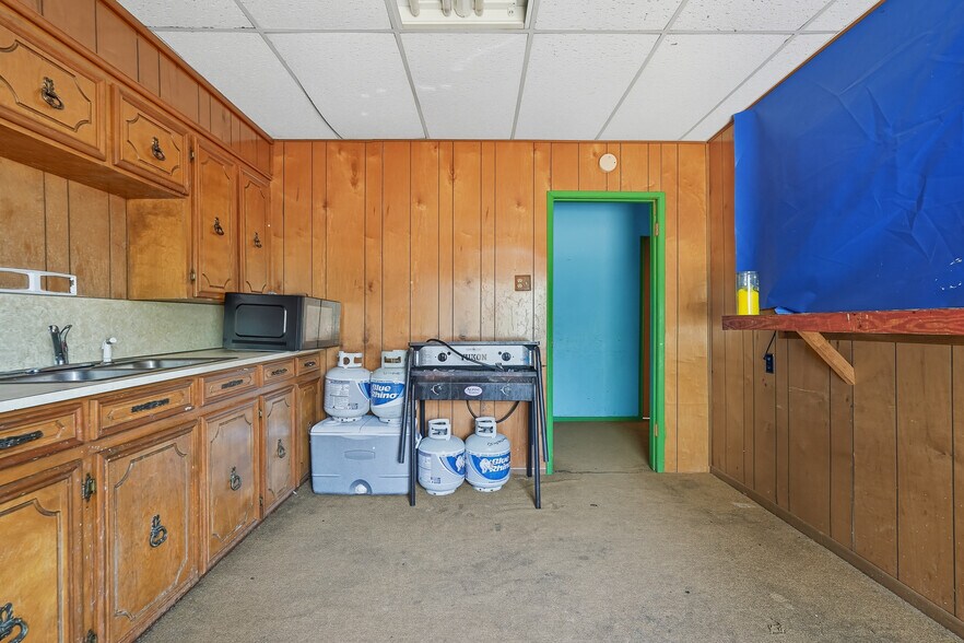 More Photos Of 1510 Portland Ave, Abilene Lodge Meeting Hall For Sale