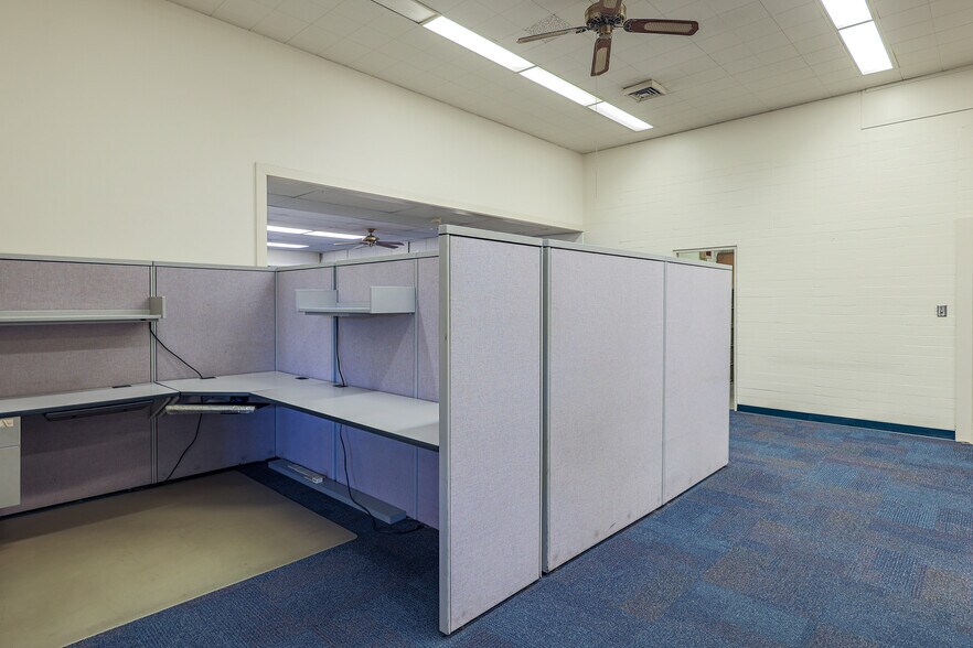 More Photos Of 971 E Broadway Ave, Atwater Office For Lease