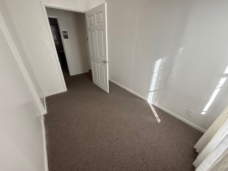 More Photos Of 107 W Fairview Blvd, Inglewood Medical For Lease