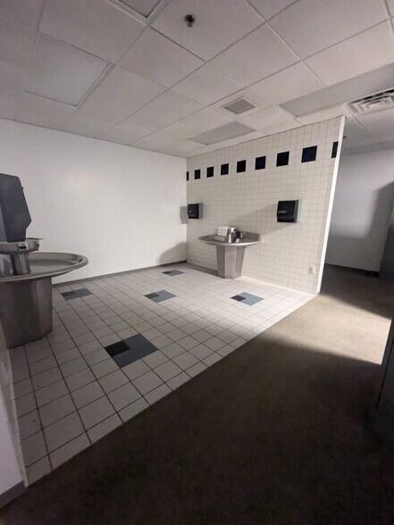 More Photos Of 2800 Duncan Rd, Lafayette Manufacturing For Lease