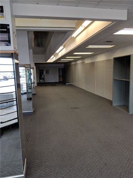 More Photos Of 3643-3739 Portage Rd, Niagara Falls General Retail For Lease