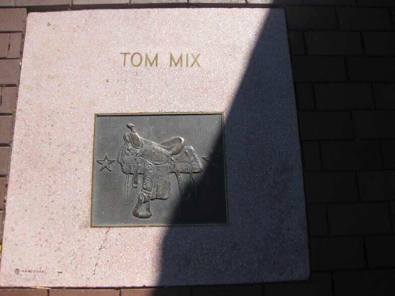 More Photos Of 24251 Main St, Santa Clarita General Retail For Lease