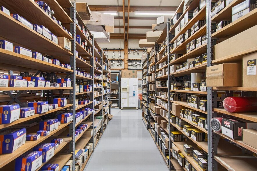 More Photos Of 305 E State Route 4, Cathlamet Auto Repair For Sale