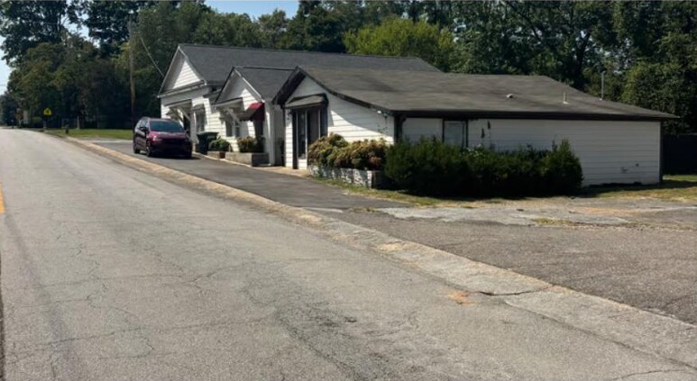 Primary Photo Of 5557 Winchester Rd, New Market Restaurant For Sale