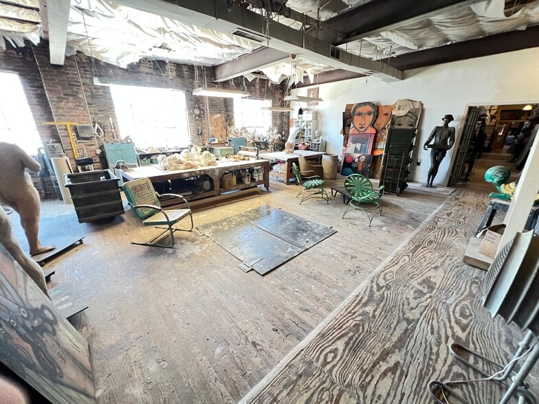 More Photos Of 1438-1442 Light St, Baltimore Showroom For Sale
