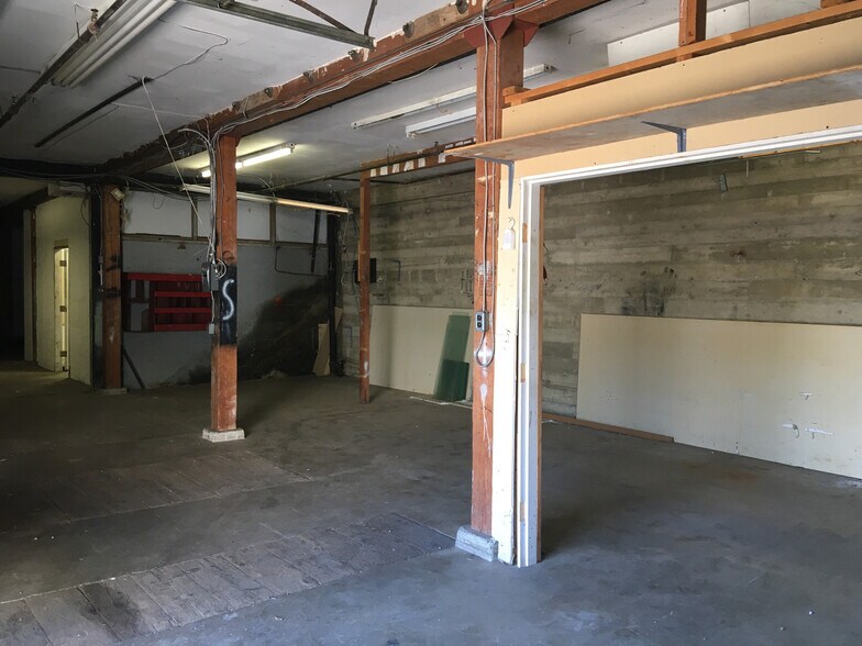 More Photos Of 1830-1851 W 5th Ave, Vancouver Flex For Lease