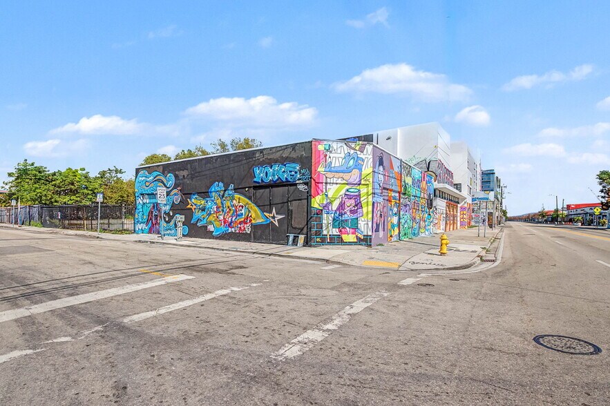 More Photos Of 2500 N Miami Ave, Miami Light Distribution For Sale