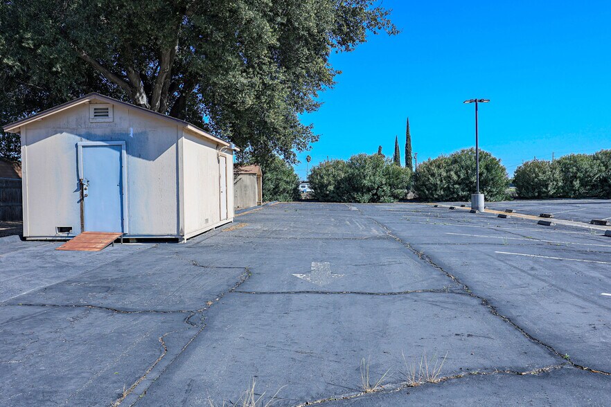 More Photos Of 971 E Broadway Ave, Atwater Office For Lease