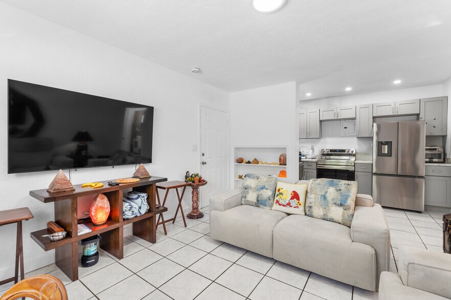 More Photos Of 550 SW 10th St, Miami Apartments For Sale
