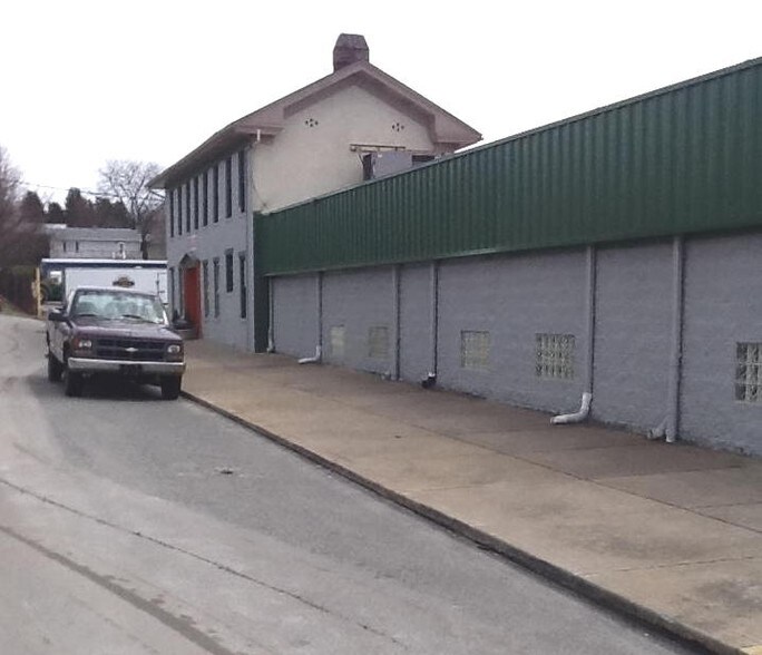 More Photos Of 1900 Liberty St, Mount Pleasant Manufacturing For Lease