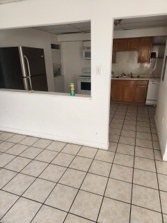 More Photos Of 100-102 W Gale St, Philadelphia Flex For Lease