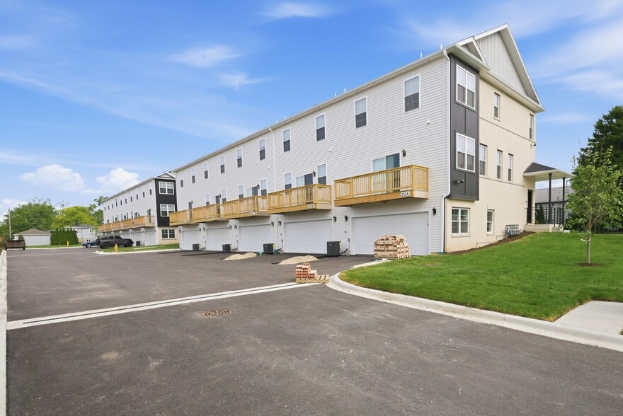 More Photos Of 214 N Walnut St, Bensenville Apartments For Sale