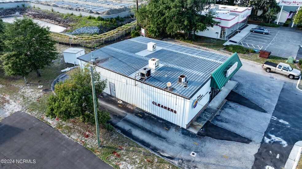 More Photos Of 7015 Market St, Wilmington Freestanding For Sale