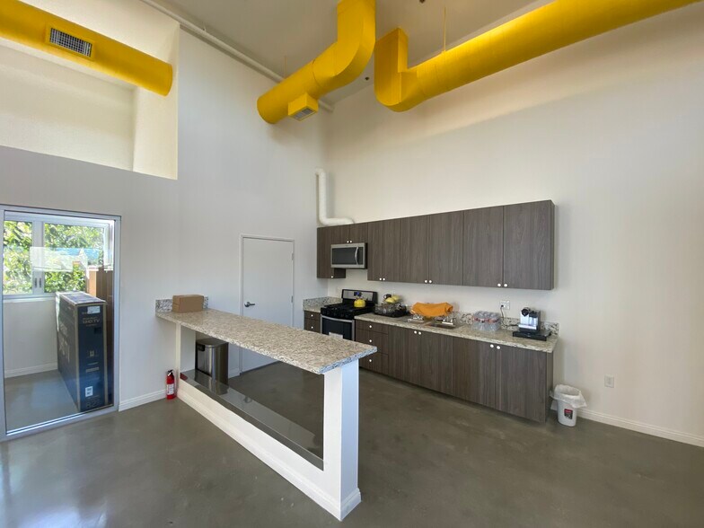 More Photos Of 1347 19th St, Santa Monica Loft Creative Space For Lease