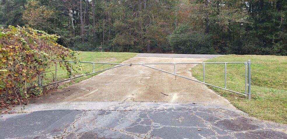 More Photos Of 5748 Highway 20 S, Covington Storefront Retail Office For Sale