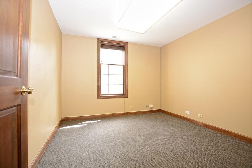 More Photos Of 1626 W Colonial Pky, Inverness Office For Sale