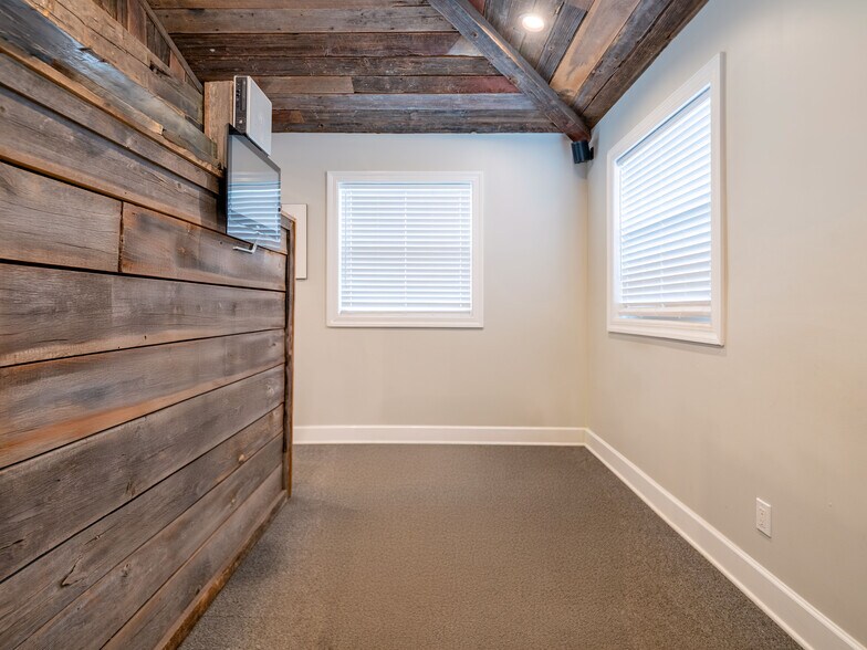 More Photos Of 1367 W Ridge Rd, Rochester Office For Sale