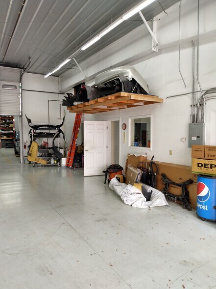More Photos Of 4100 Indianola Ave, Columbus Auto Repair For Sale