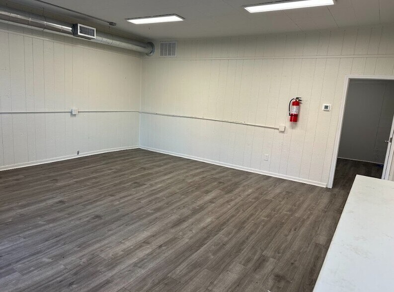 More Photos Of 828 S Broad St, Commerce Office For Sale