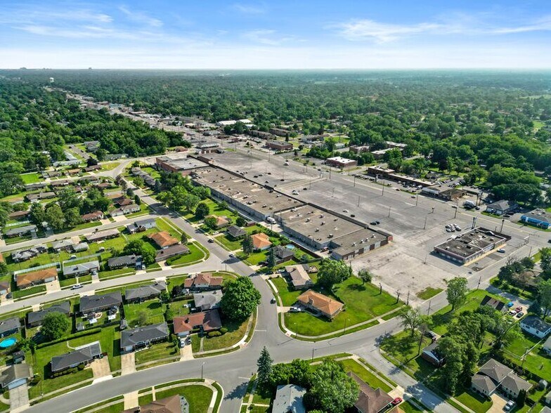 More Photos Of 5340-5364 Broadway, Merrillville Storefront For Sale