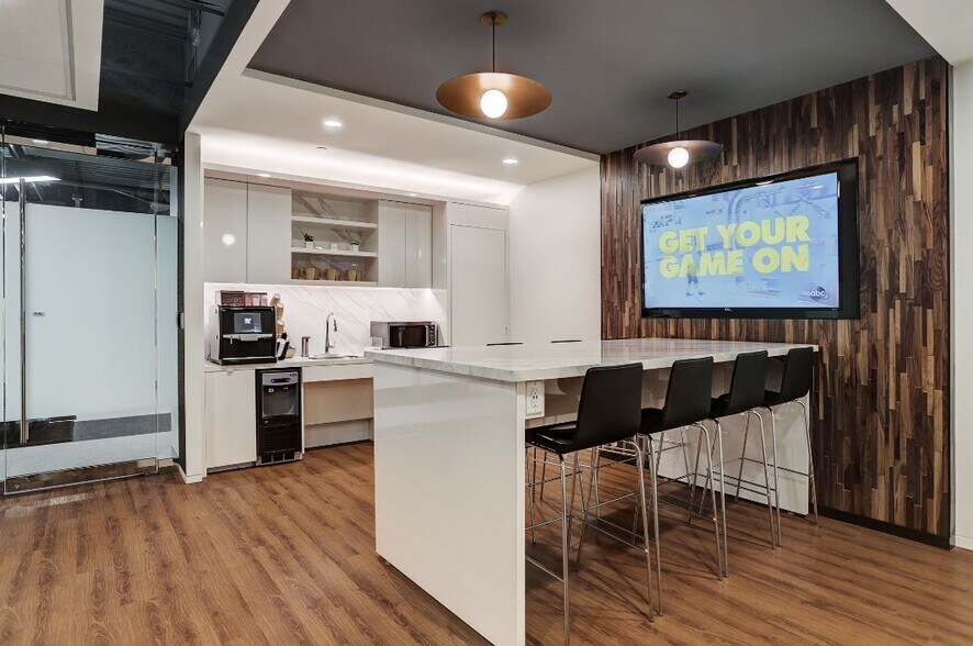 More Photos Of 1001 McKinney St, Houston Office Residential For Lease