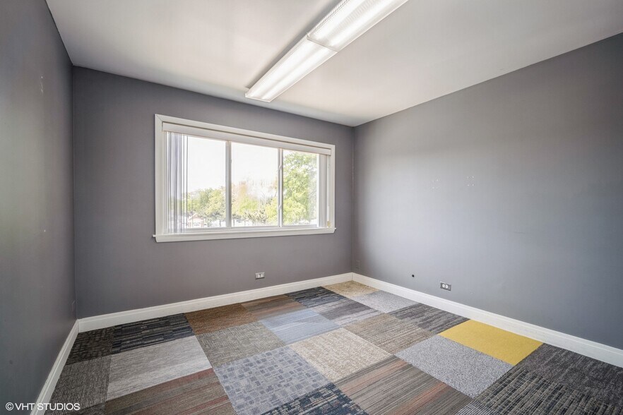 More Photos Of 8755 Trumbull Ave, Skokie Office For Lease