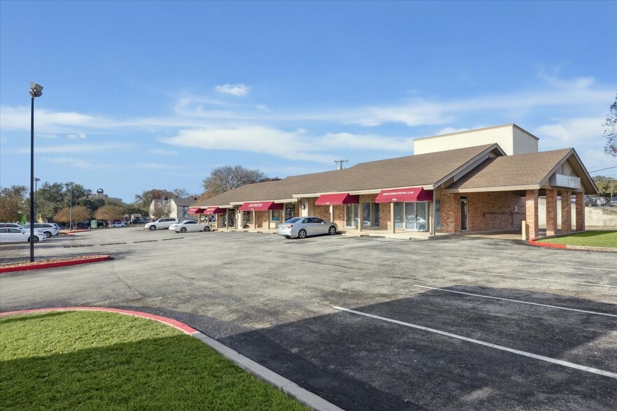 More Photos Of 3529-3539 Oakgate Dr, San Antonio Freestanding For Lease
