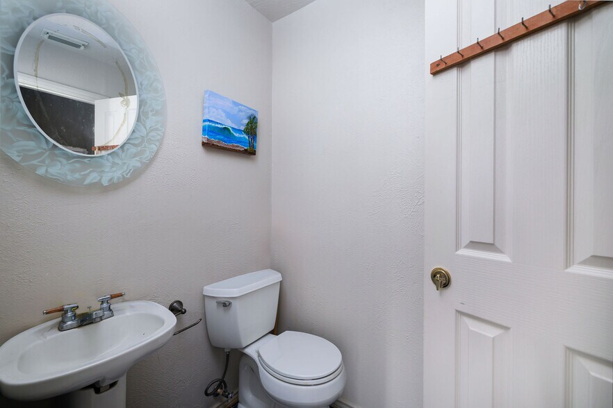 More Photos Of 3120 Hwy 87, Crystal Beach Office Residential For Sale