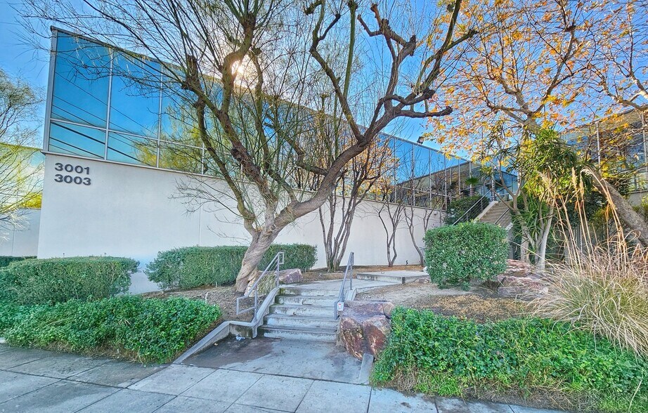 Primary Photo Of 3001 N San Fernando Blvd, Burbank Light Manufacturing For Lease
