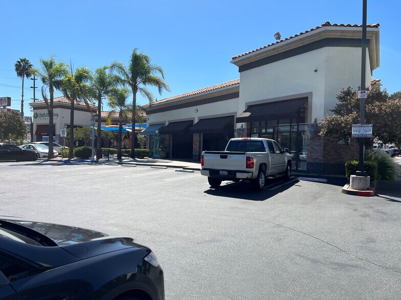 More Photos Of 18501-18517 Ventura Blvd, Tarzana Storefront For Lease