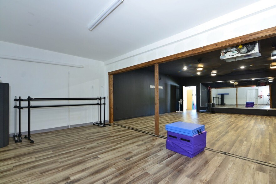 More Photos Of 7354-7366 Post Rd, North Kingstown Restaurant For Sale