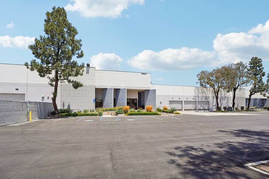More Photos Of 14647-14667 Northam St, La Mirada Warehouse For Lease