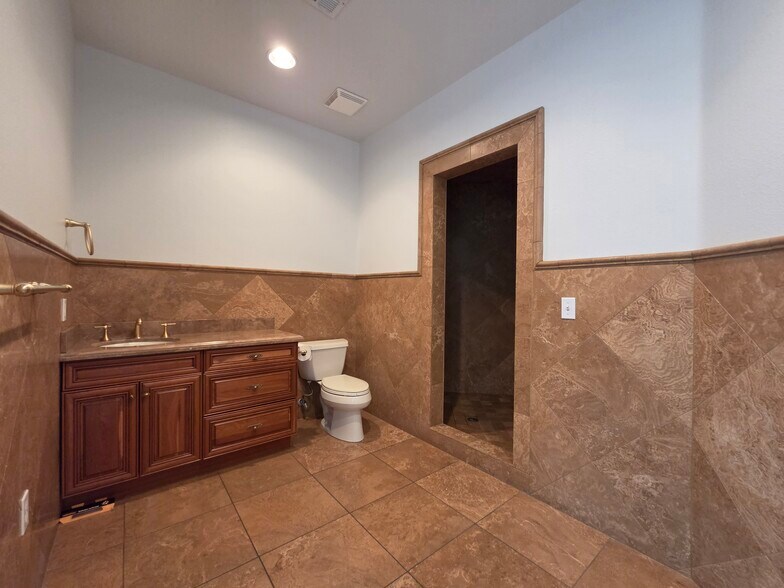 More Photos Of 2435 W Horizon Ridge Pky, Henderson Medical For Lease