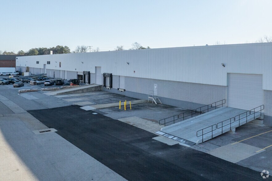 More Photos Of 8933-8965 Yellow Brick Rd, Rosedale Warehouse For Lease