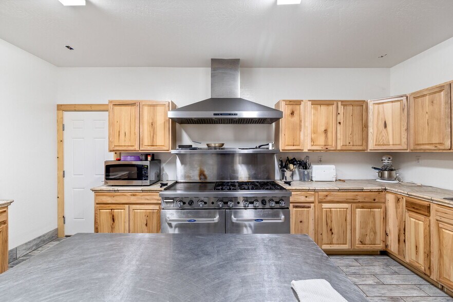 More Photos Of 2 County Road 2141 rd, Alpine Hotel For Sale