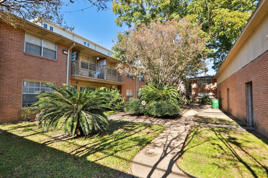 More Photos Of 1820 Binz St, Houston Apartments For Sale