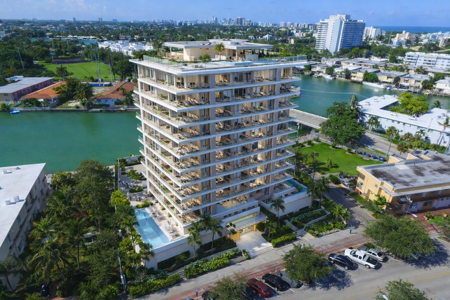 More Photos Of 965 Marseille Dr, Miami Beach Apartments For Sale