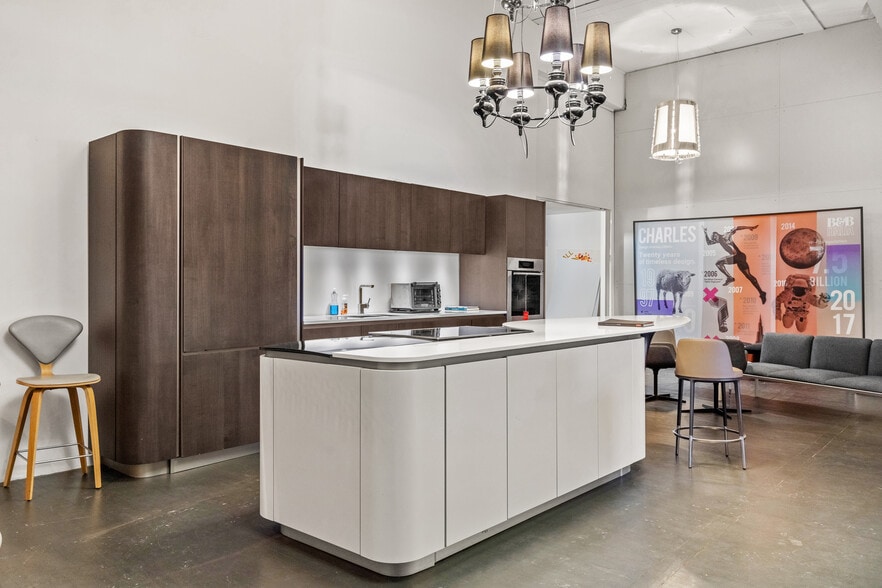 More Photos Of 1435 9th Ave SE, Calgary Storefront For Sale