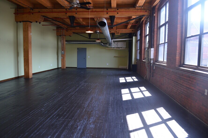 More Photos Of 3143 W 33rd St, Cleveland Loft Creative Space For Lease