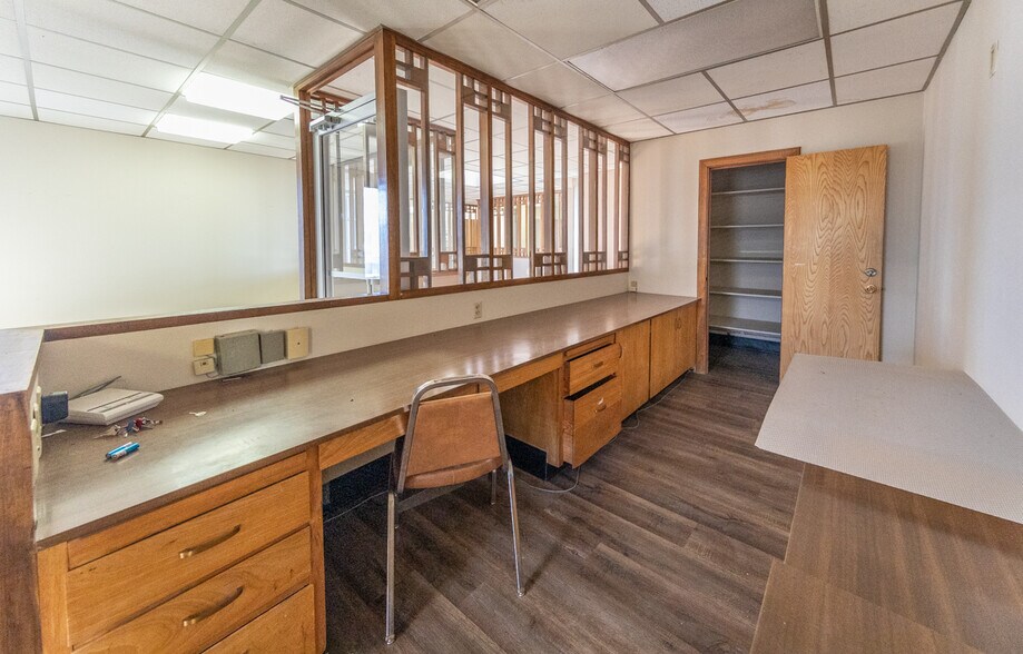 More Photos Of 5 Briercroft Office Park, Lubbock Office For Sale