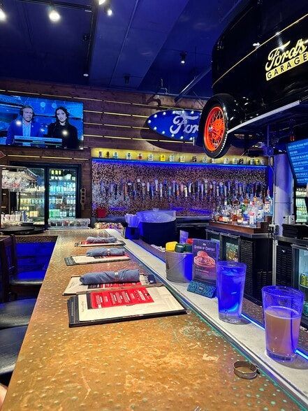 More Photos Of 200 1st Ave S, Saint Petersburg Restaurant For Sale