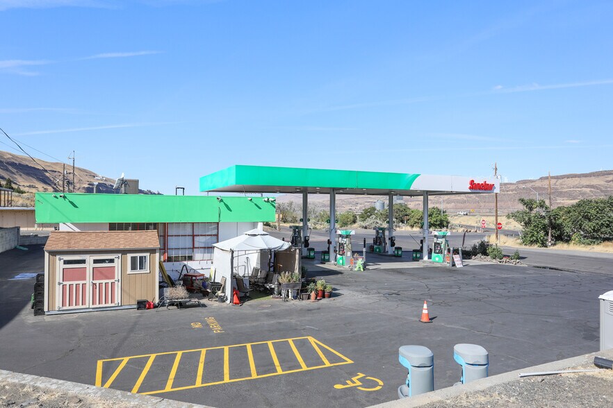 More Photos Of 606 E 1st, Rufus Convenience Store For Sale