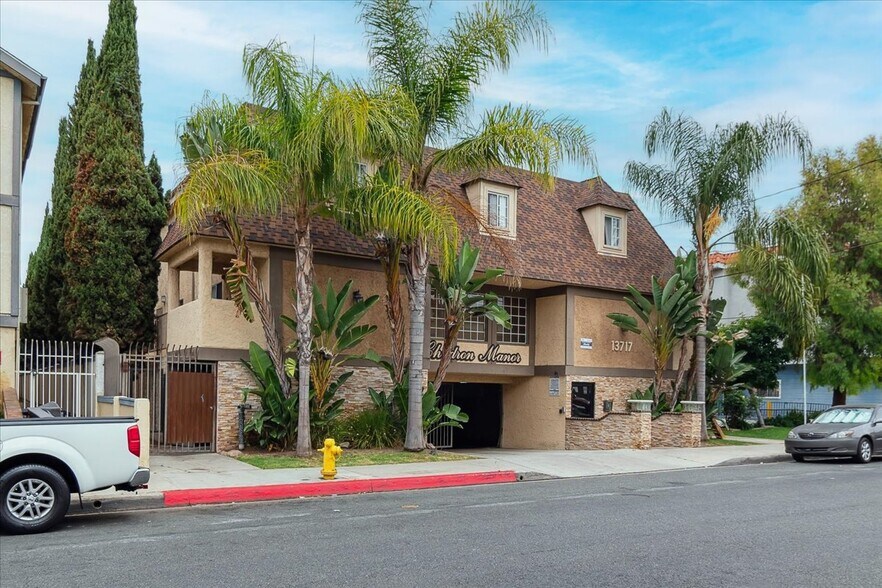 More Photos Of 13717 Chadron Ave, Hawthorne Apartments For Sale