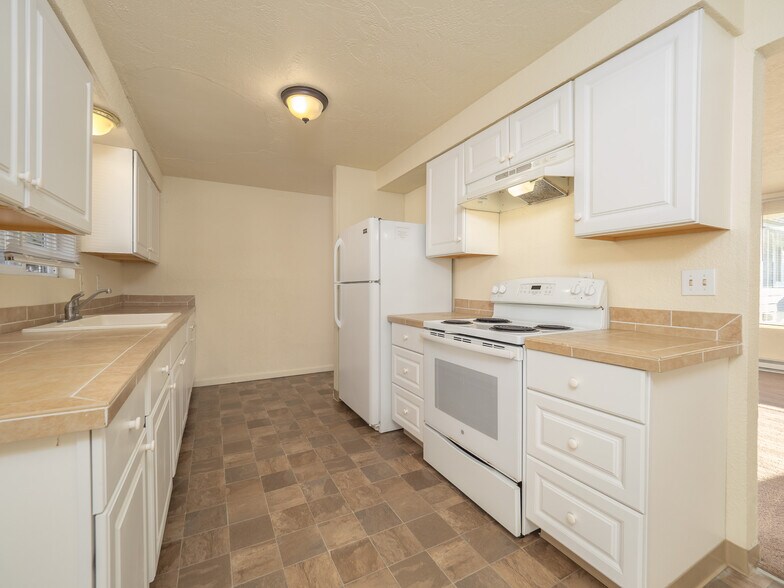 More Photos Of 1581 James St, Woodburn Multifamily For Sale