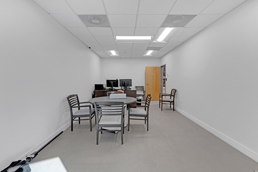 More Photos Of 13801 SW 119th Ave, Miami Warehouse For Lease